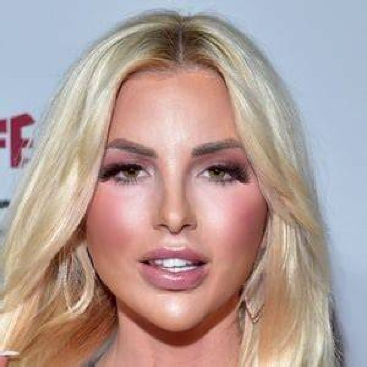 Jessica Weaver - Age, Family, Bio