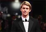 Joe Alwyn Bio: Net Worth, Age, Girlfriend, Height, Family & More