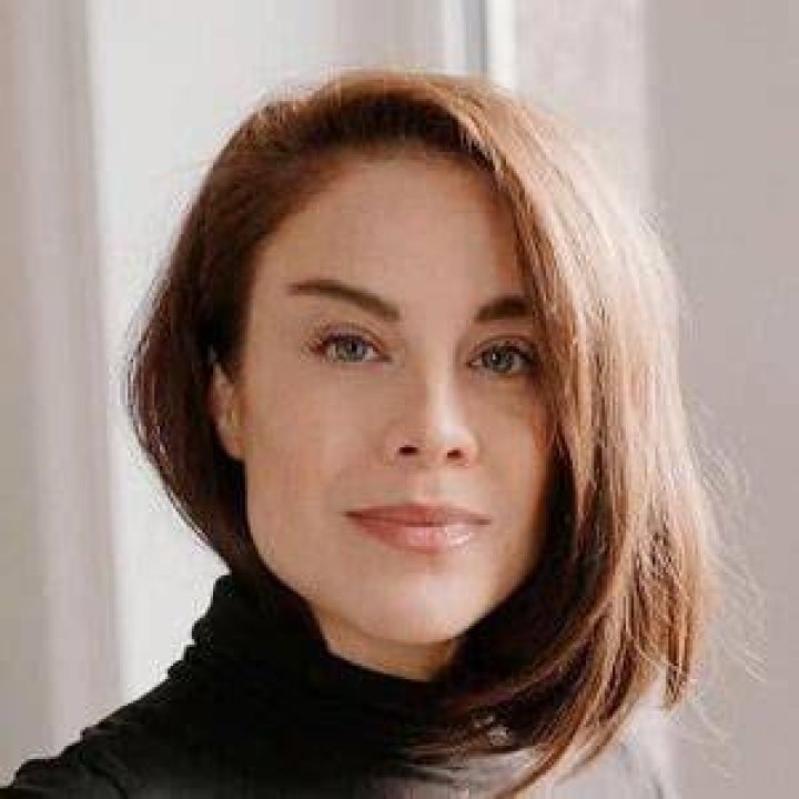 Julia D'Albert-Pusey - Age, Family, Bio