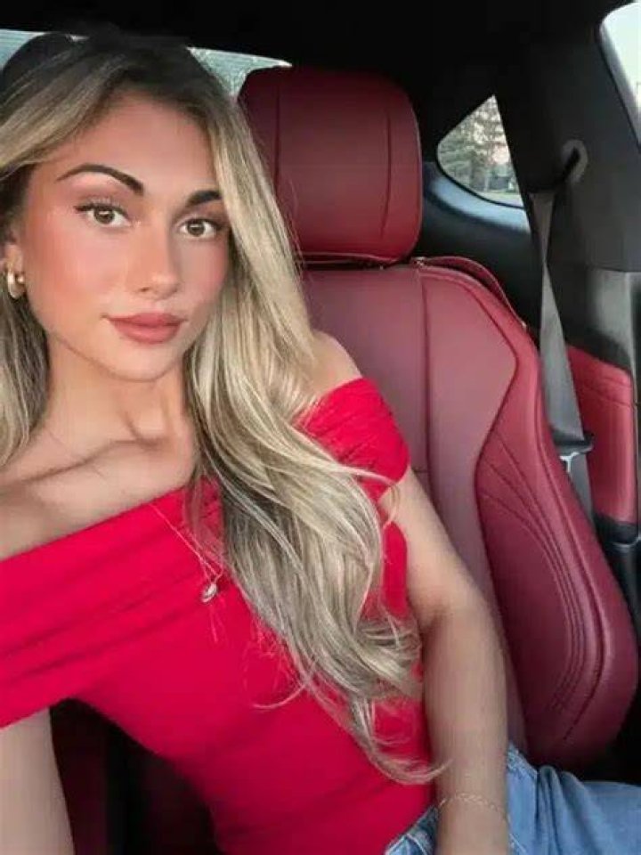 
Kiara Fulara Height, Weight, Net Worth, Age, Wiki, Who, Instagram, Biography 