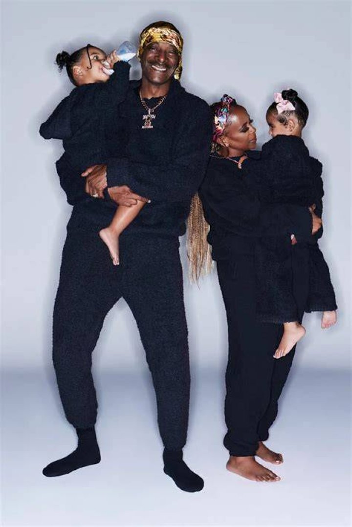
Kim Kardashian’s SKIMS Debuts New Holiday Campaign Starring Snoop Dogg — and His Gorgeous Family! 