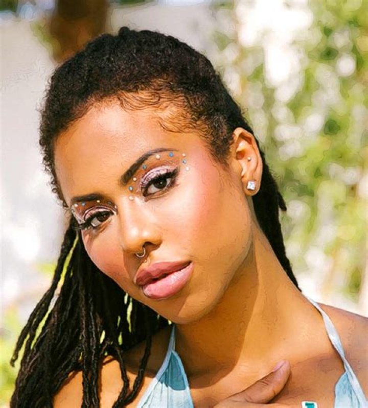Kira Noir - Age, Family, Bio