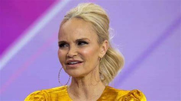 
Kristin Chenoweth Net Worth: How Much Money She Make? 