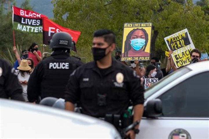 
LAPD Tases Relative of Black Lives Matter Founder 