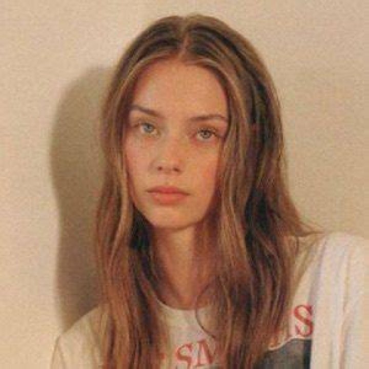 Lauren de Graaf - Age, Family, Bio