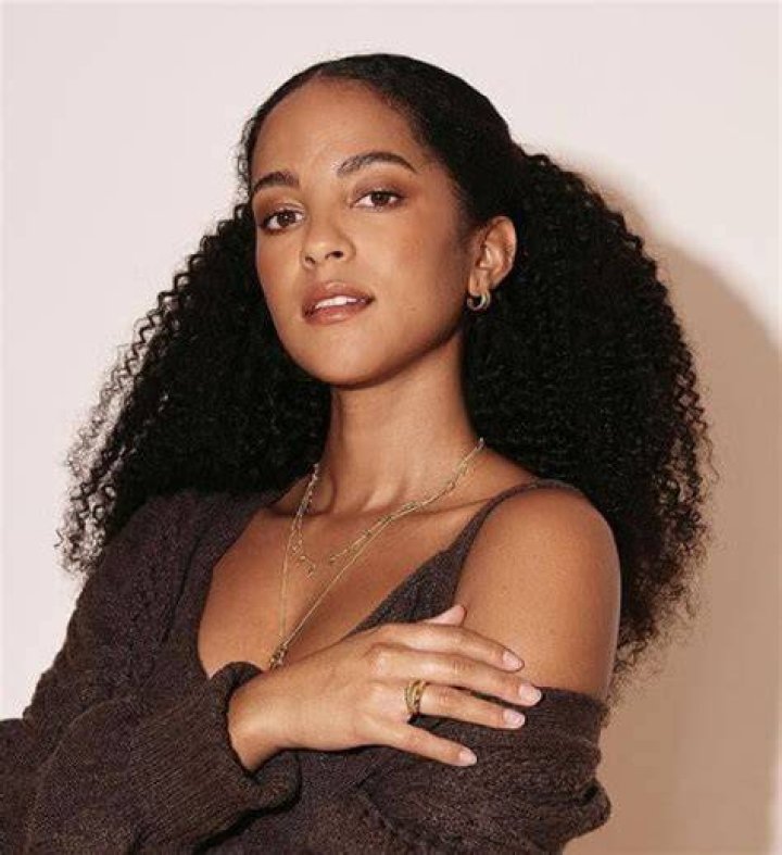 Lou Llobell Height, Weight, Net Worth, Age, Birthday, Wikipedia, Who, Nationality, Biography