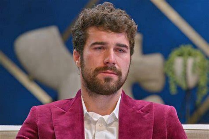 
‘Love Is Blind’ ‘s Cole Barnett Is in ‘Much Needed Therapy’ After Season 3 Aired: ‘Freeing and Liberating’ 