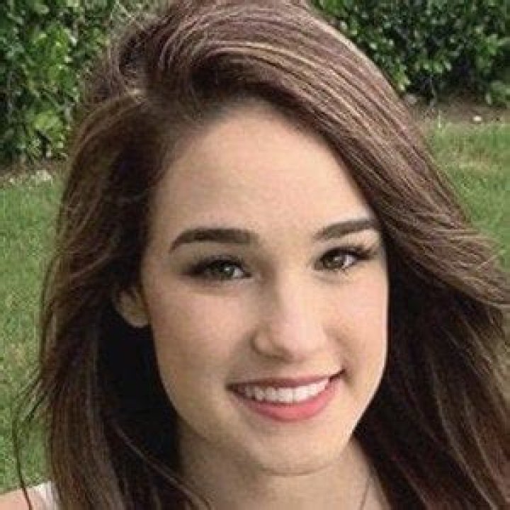 Madeline Lloyd - Age, Family, Bio