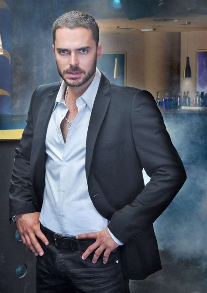 Manolo Cardona Height, Weight, Net Worth, Age, Birthday, Wikipedia, Who, Instagram, Biography