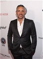 Mauricio Umansky's Height Makes Him Taller Than Kyle Richards 5Ft 2In Frame |
