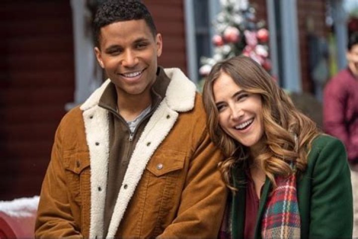 
Michelle Argyris and Andrew Bushell Lead The Cast Of Lifetime’s Record Breaking Christmas 
