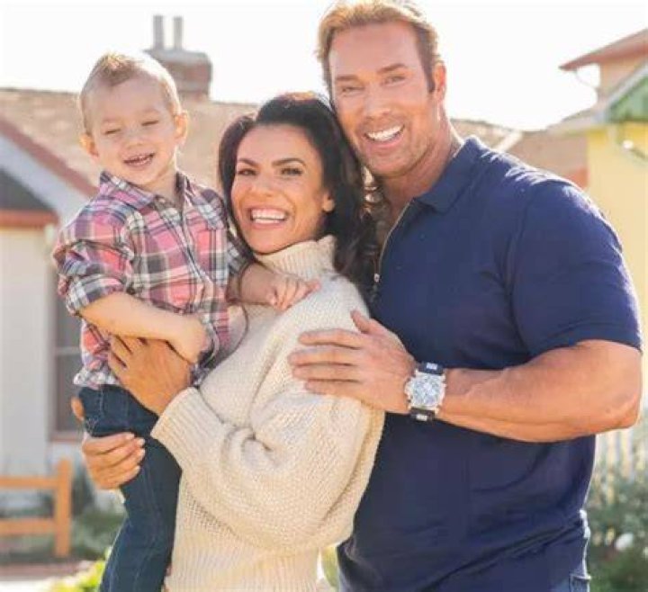 
Mike O’Hearn is not Married to Wife. Dating Girlfriend: Mona Muresan. 
