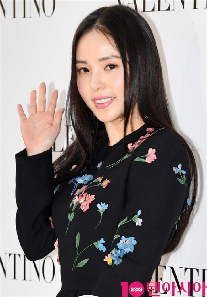
Min Hyo-rin’s Wiki – Plastic Surgery, Wedding, Height, Age 