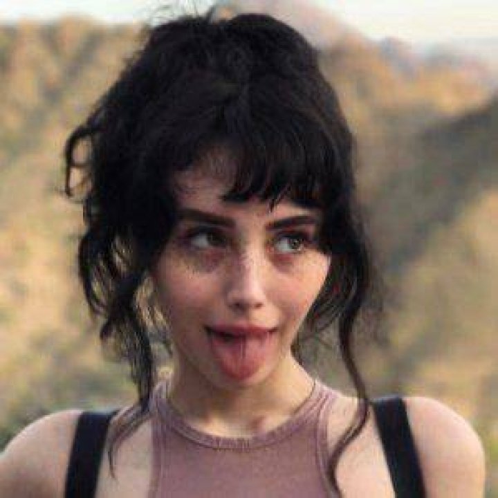 Mina Bell - Age, Family, Bio