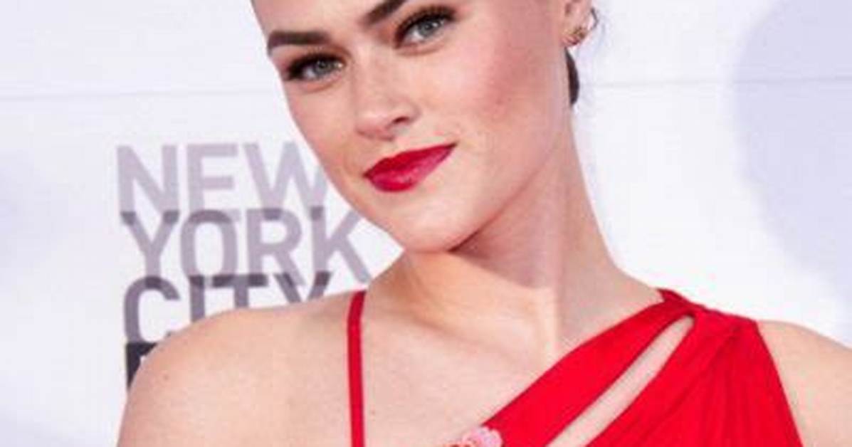 Myla Dalbesio Height, Weight, Net Worth, Age, Birthday, Wikipedia, Who, Nationality, Biography