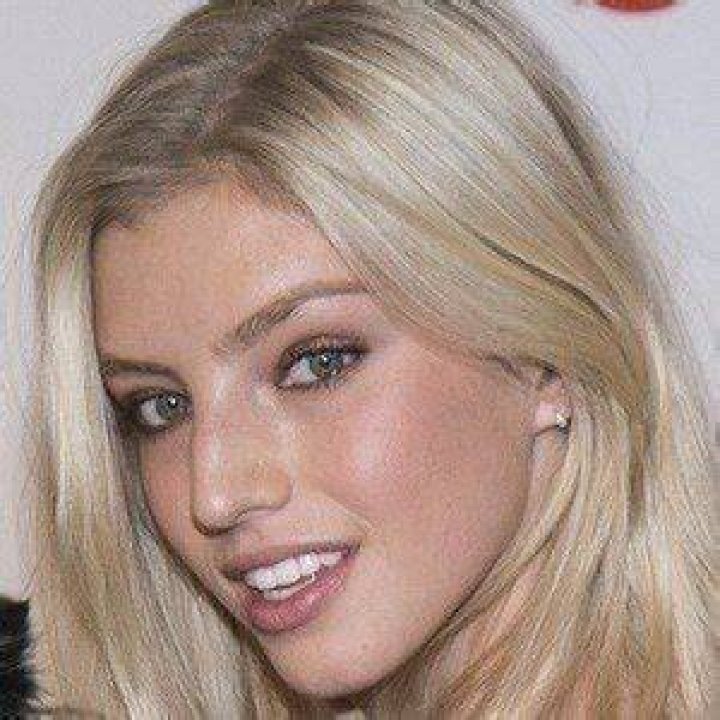 Niamh Adkins - Age, Family, Bio