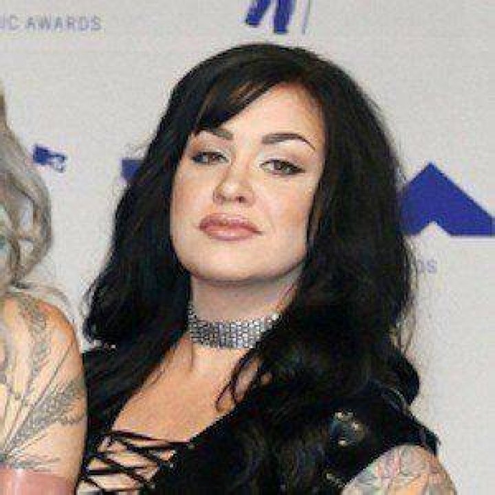 Nikki Simpson - Age, Family, Bio