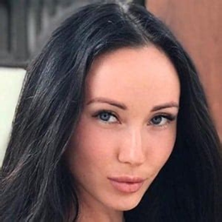 Nina Serebrova - Age, Family, Bio