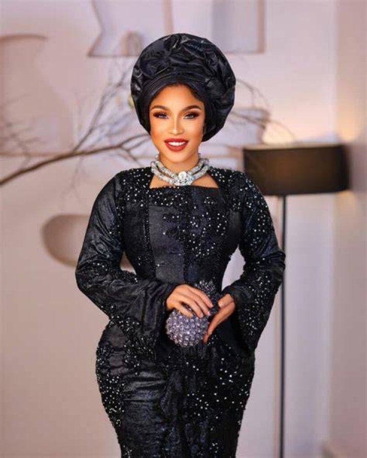 
Nollywood Actress Tonto Dikeh Leaves Young Ghanaian Gasping For Air After She Asked Him To Massage Her 