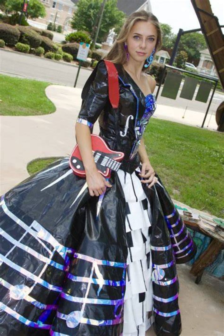 
PICTURES: Kitchener Duct Tape Prom Dress Photos and Videos Goes Viral 