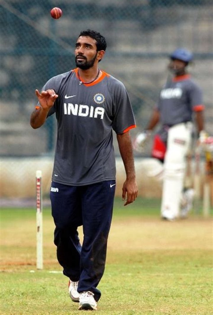 
Robin Uthappa Height, Weight, Net Worth, Age, Birthday, Wikipedia, Who, Nationality, Biography 