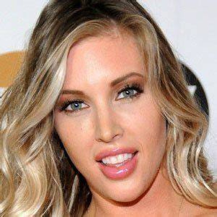 Samantha Saint - Age, Family, Bio
