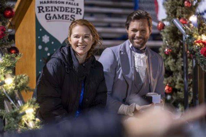 Sarah Drew and Justin Bruening Reunite for a Steamy Christmas Movie: ‘There’s a Lot of Kissing!’
