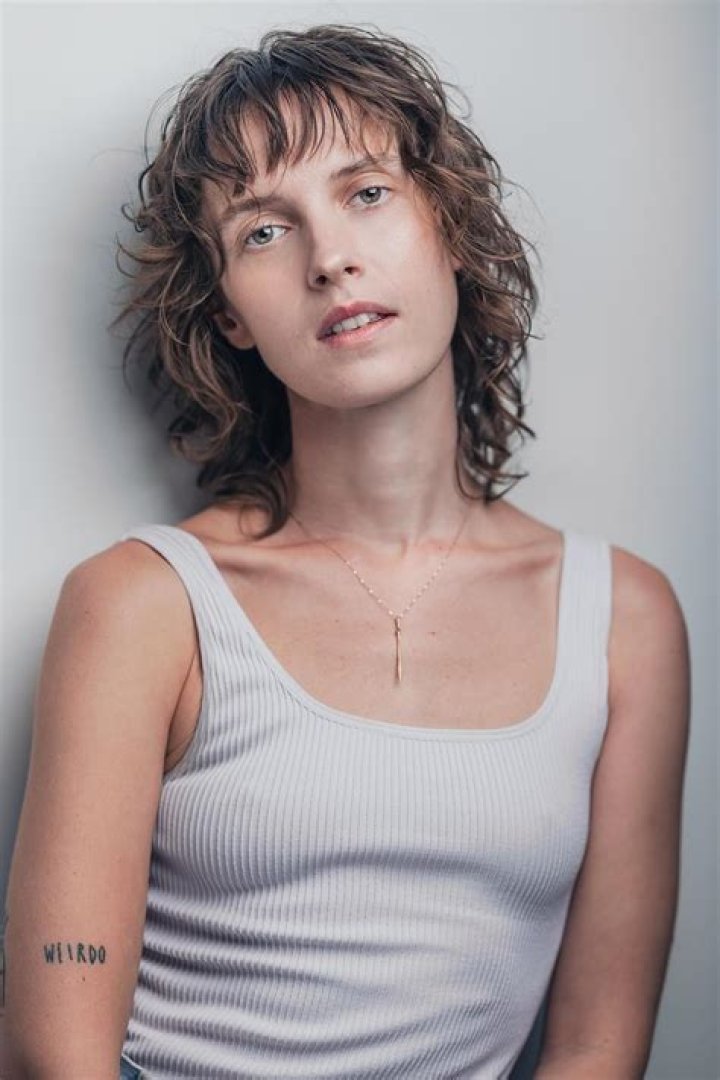 Sarah Swire - Trivia, Family, Bio