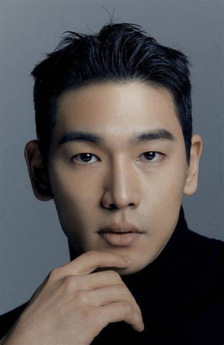 Shin Dong-woo Girlfriend: Who Is Singles Inferno Cast Dating? Age And Net Worth