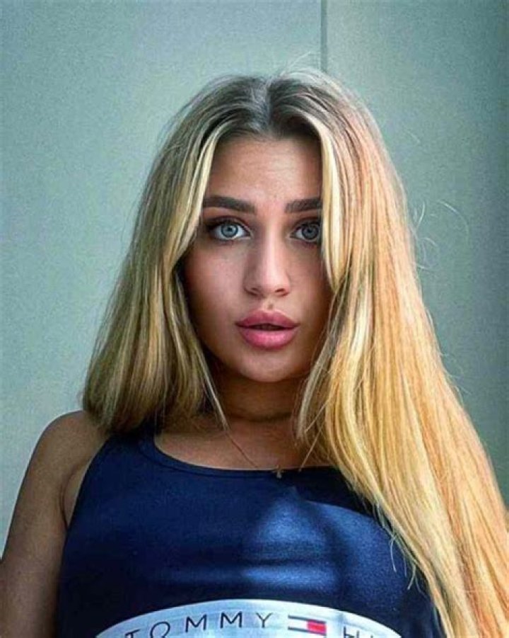 Sienna Hollen Height, Weight, Net Worth, Age, Birthday, Wikipedia, Who, Nationality, Biography