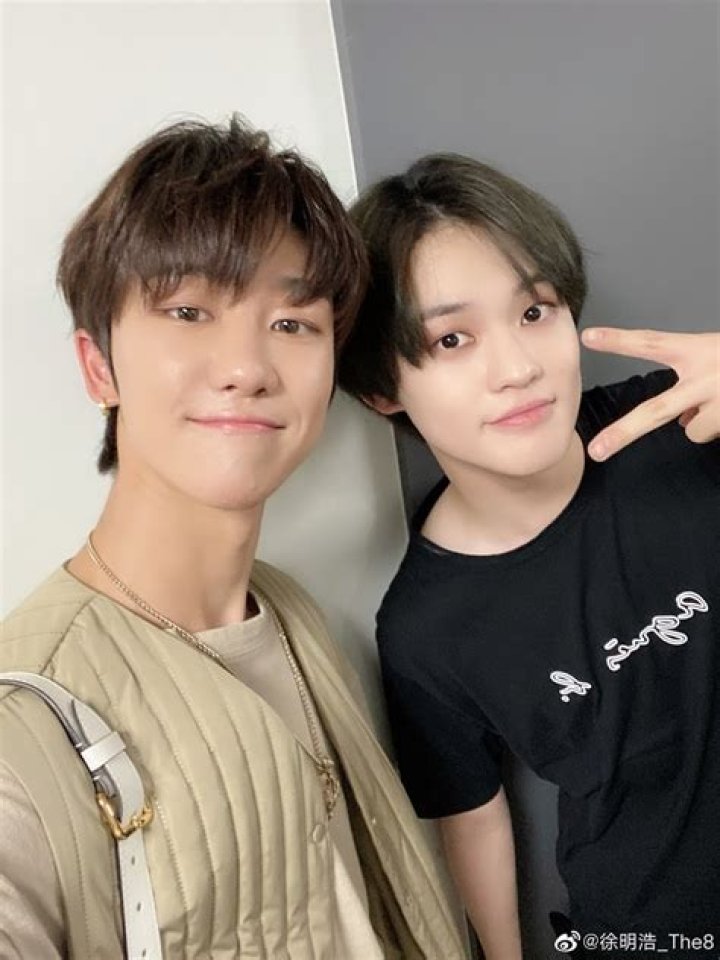 
“SOMEONE HOLD ME”: NCT Haechan and SEVENTEEN Seungkwan’s unexpected interaction makes fans go crazy 