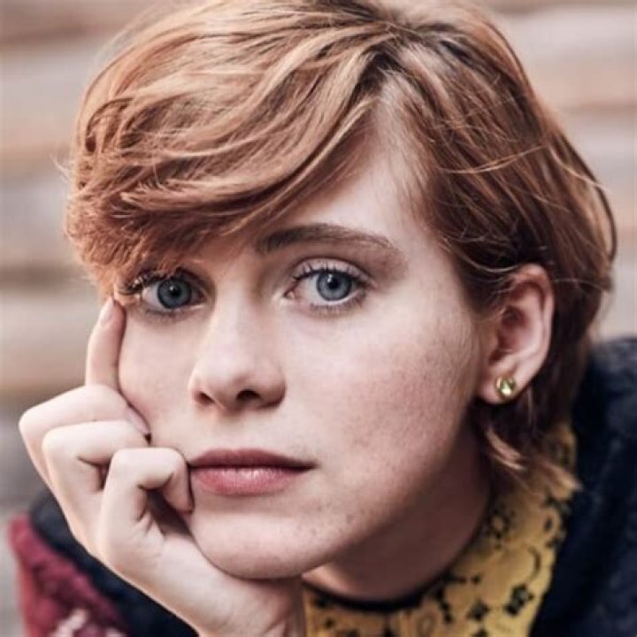Sophia Lillis Height, Weight, Age, Measurements, Net Worth, Facts