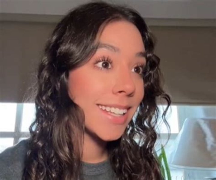Thaísa Leal - Age, Family, Bio