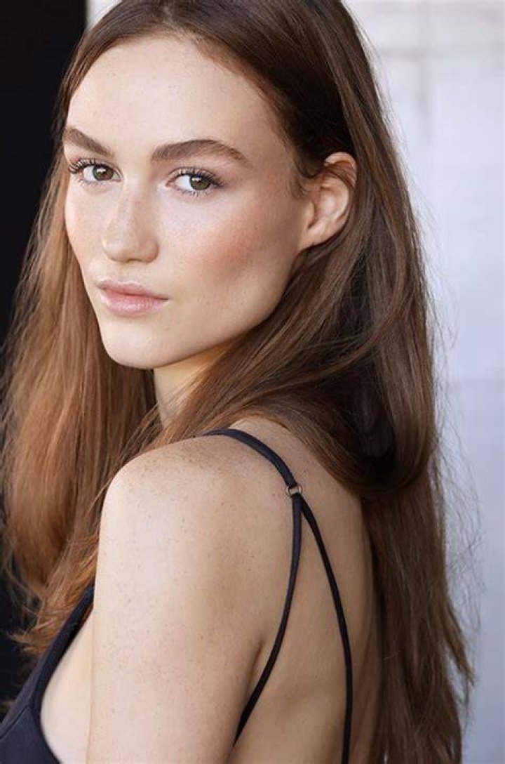
TWD Star Madison Lintz’s Boyfriend Jackie Kay Is A Talented Artist 