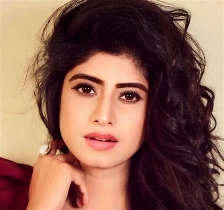 
Vindhya Tiwari Height, Weight, Net Worth, Age, Birthday, Wikipedia, Who, Nationality, Biography 