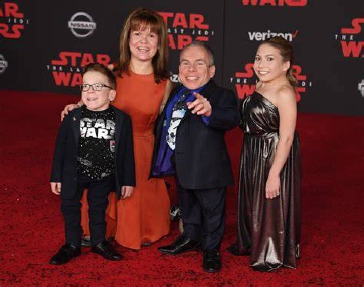 
Warwick Davis’s Sister – Kim Davis, Where Is She Now? 