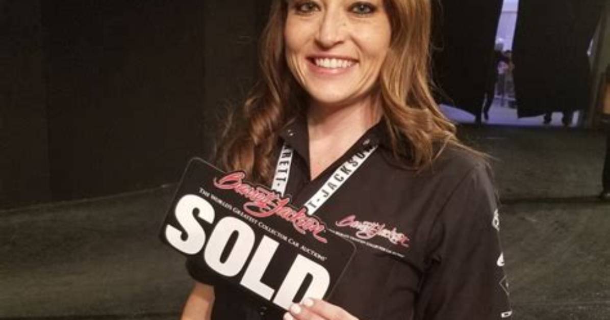 What Do We Know About “Soldstickergirl” Elaine Beezy? Barrett-Jackson Auction, Wiki, Net Worth, Age, Husband