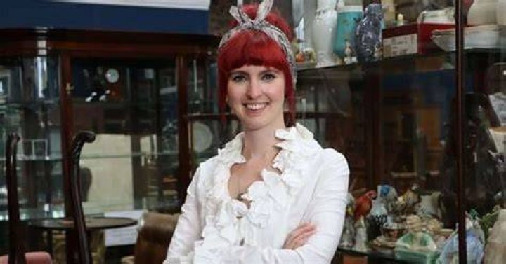 
What Happened To Izzie Balmer’s Teeth? Antique Expert’s New Look Explored 