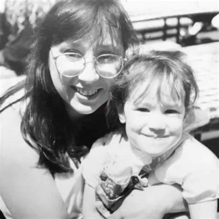 
Who Are Emma Hunton’s Mom And Dad? Who is Her Husband? 