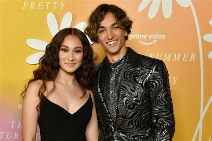 Who Is Lola Tung Dating? Know About The Boyfriend Of The Summer I Turned Pretty Cast