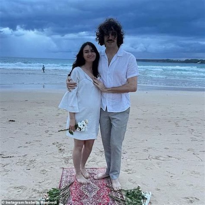 
Who Is Rupert Parry? Meet Singer Isabella Manfredi’s Partner 