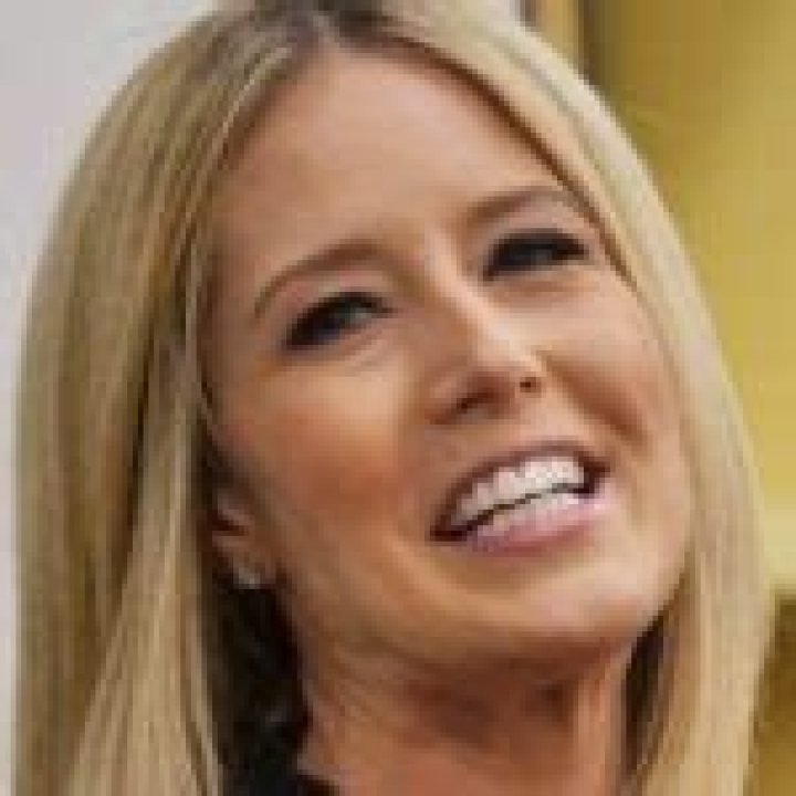 Who Is Sunlen Serfaty? CNN, Age, Net Worth, Bio, Sister, Husband, Facts