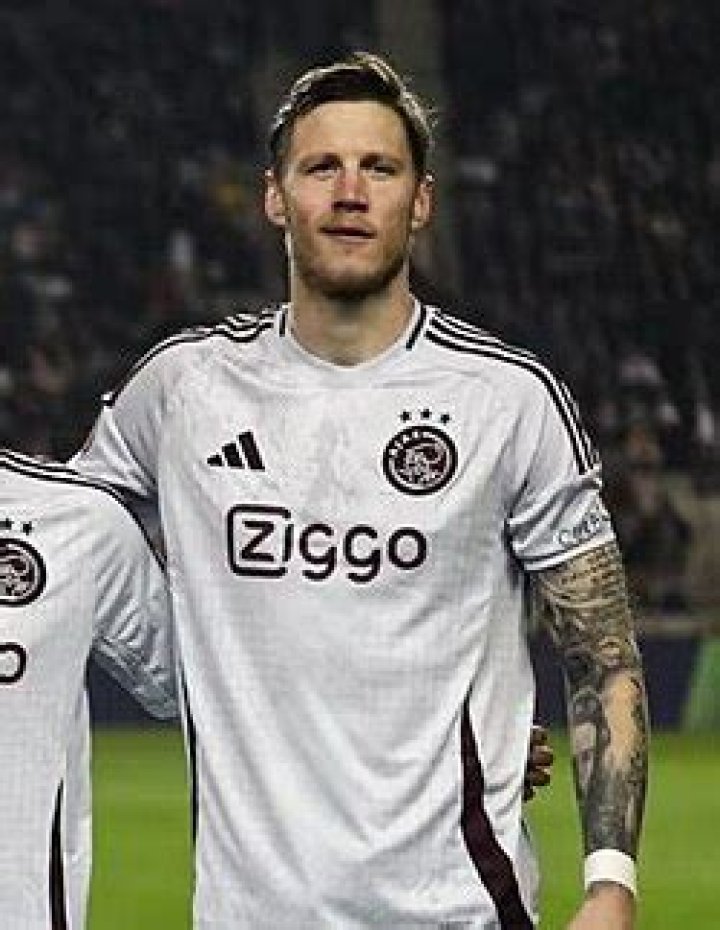 Wout François Maria Weghorst Height, Weight, Net Worth, Age, Birthday, Wikipedia, Who, Instagram, Biography